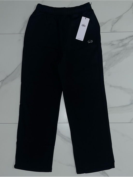ALO Yoga Pants - Alo Yoga Accolade Straight Leg Sweatpants Black Logo NWT Size Medium